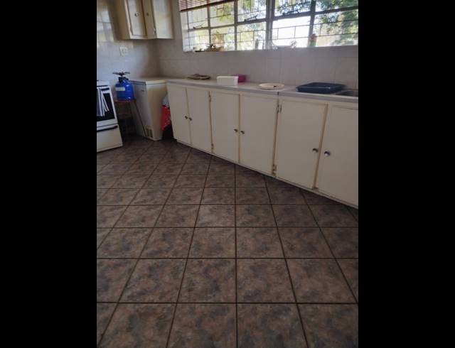 3 BEDROOM FREEHOLD FOR SALE IN BARRY HERTZOG PARK